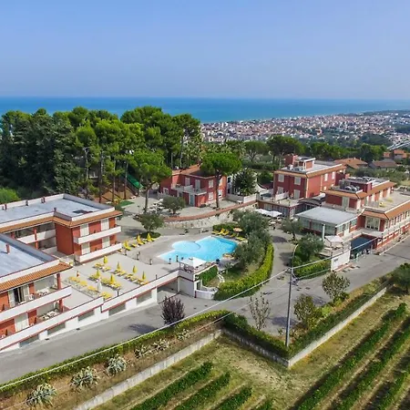 Hotel Il Parco Sul Mare & 4*
